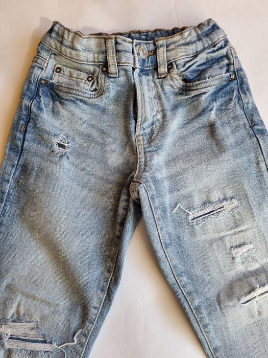 Свежа карирана риза в зелен нюанс и светло сини дънки Zara, 122 см.