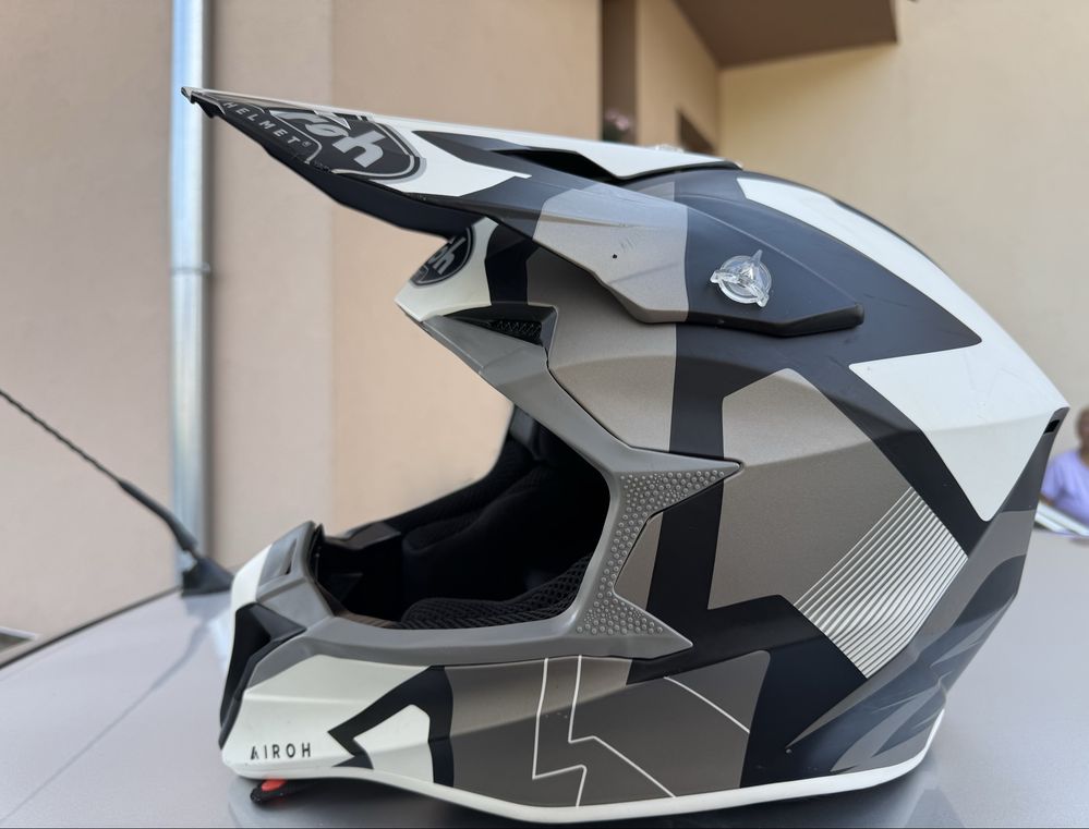 Каска Airoh Wraap black/grey