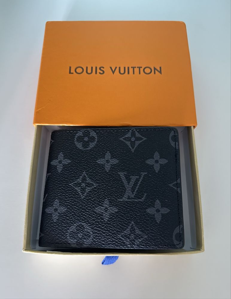 Louis Vuitton Портфейл Чисто Нов