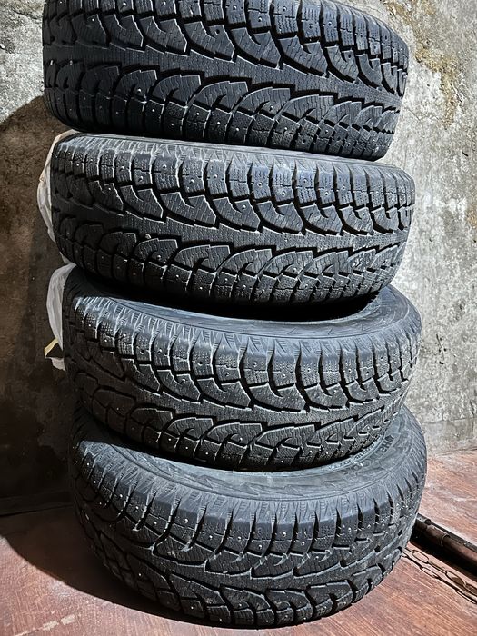 Продаются шины шипованные б/у Hankook 235/60R18 корея 235