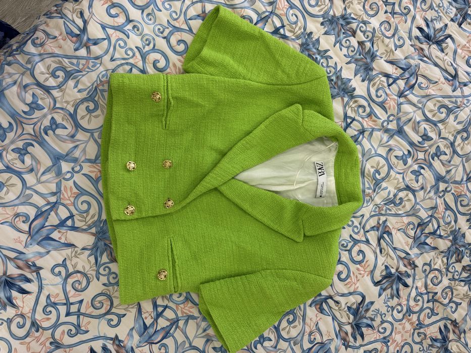 Твидовый пиджак женский неонового цвета