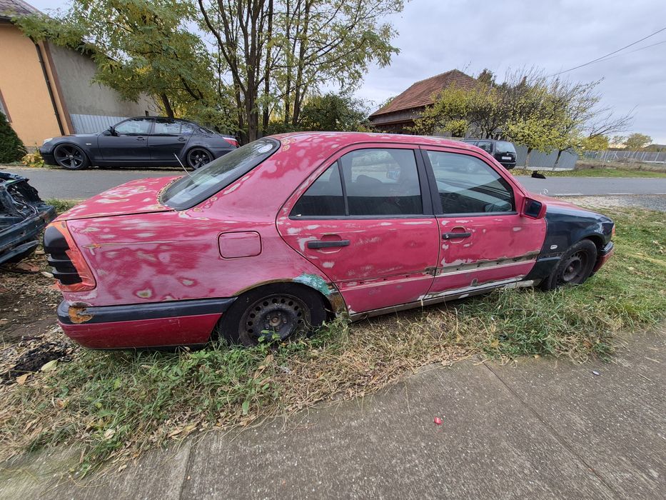 Vând Mercedes W202 C180