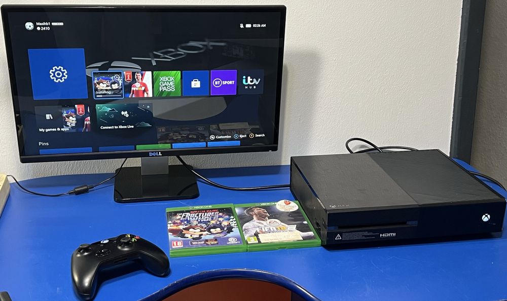 Vand Xbox One 500GB + 2 Jocuri