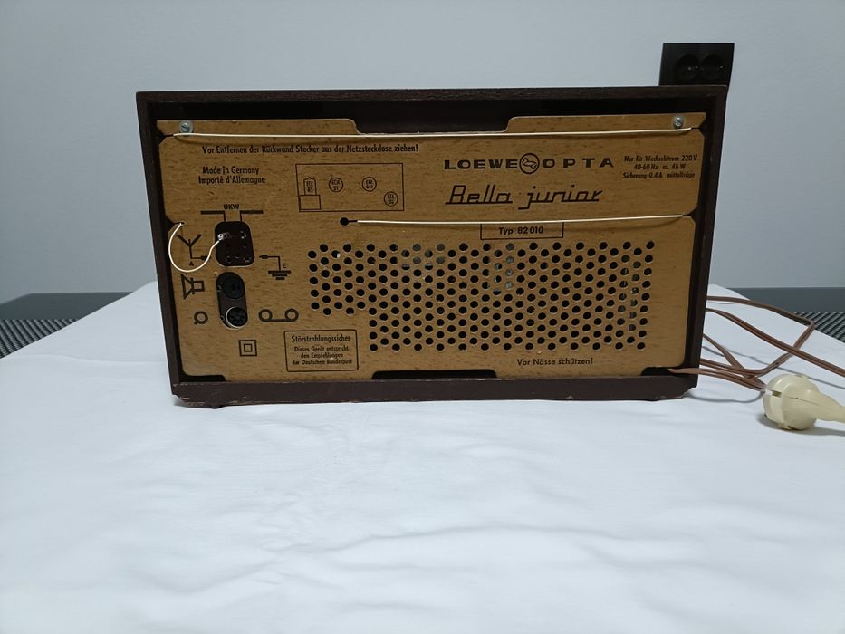 Radio pe lampi Loewe