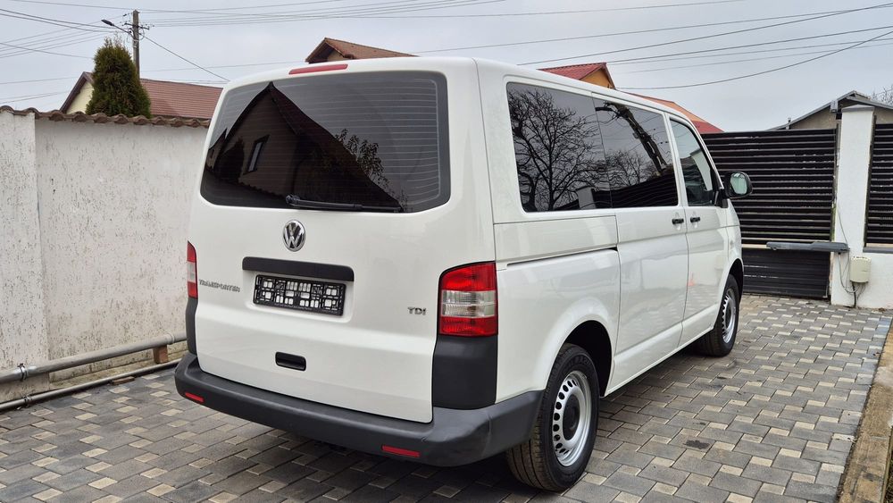 VW Transporter T5 2.0 Diesel 8+1 Locuri