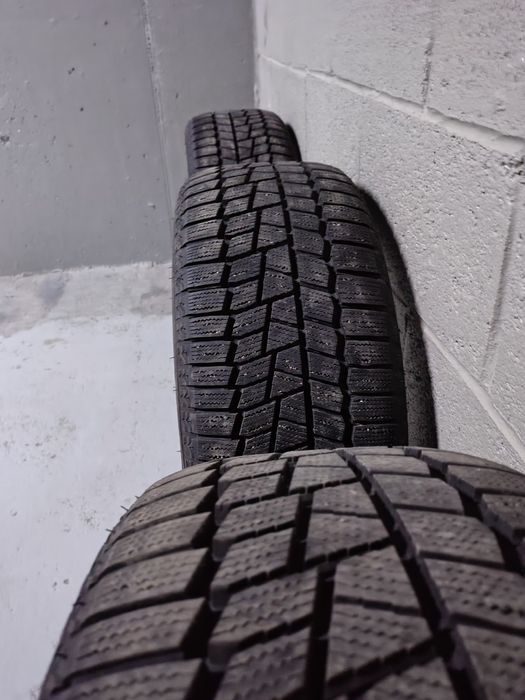 Maxxis 215/50/17 почти новые