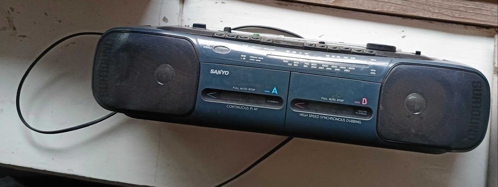 Двухкассетный магнитофон Санио