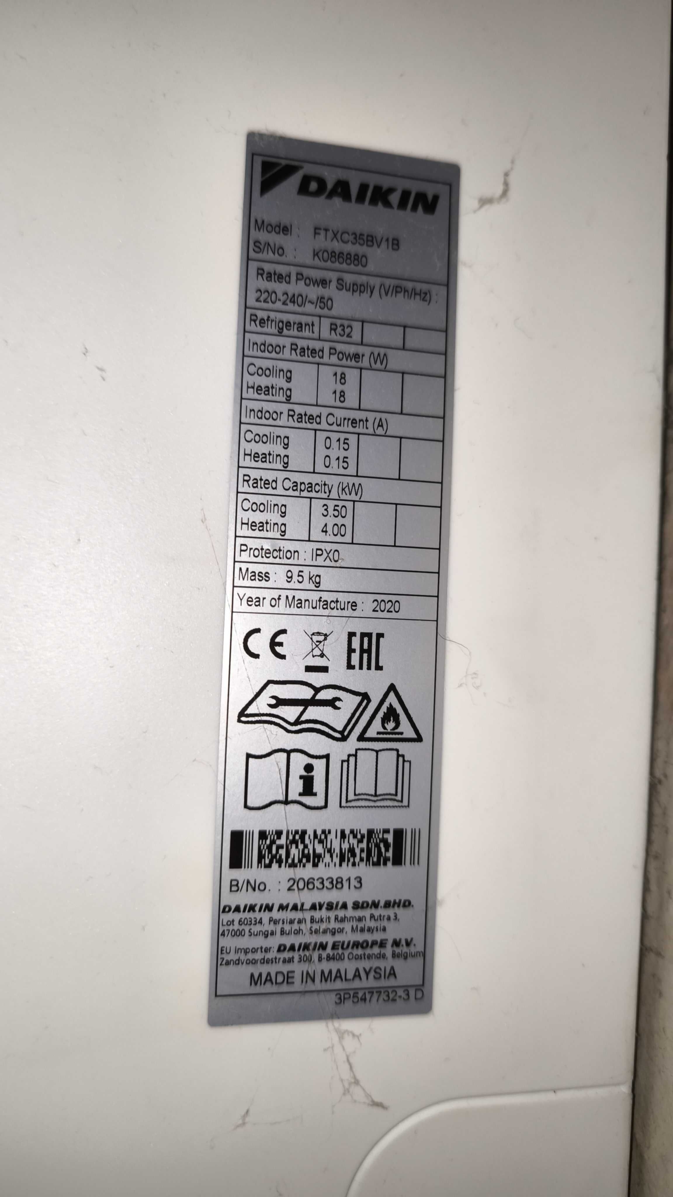 Продавам два климатика Cooper and Hunter CH-S12FTXLA2 и Daikin FTXC35B