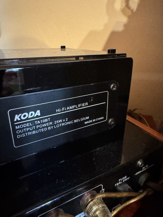 Лампов усилвател КОDA TA10BT