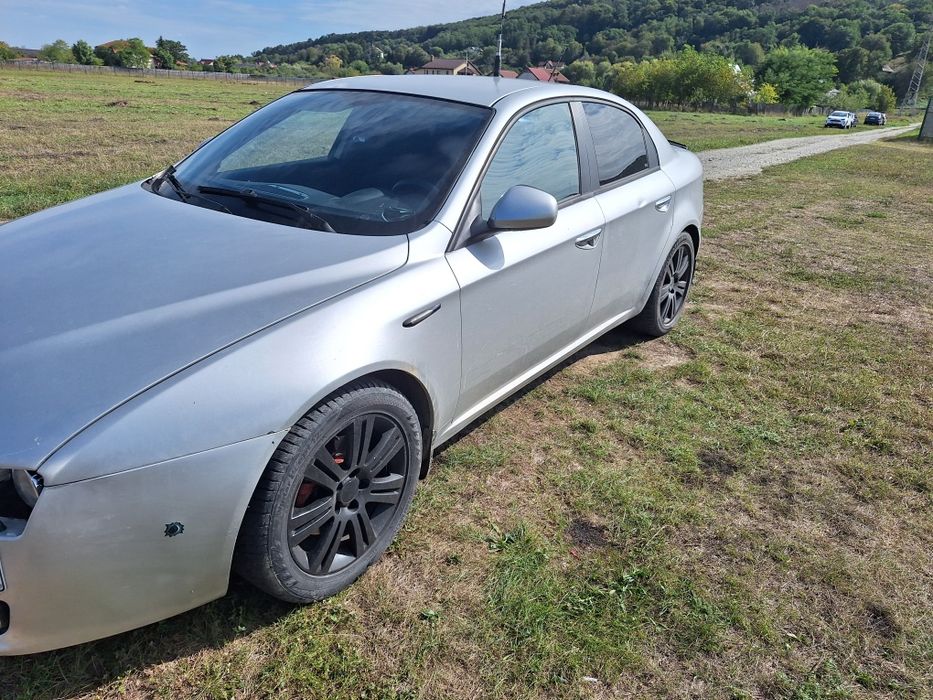 Vând alfa romeo 159
