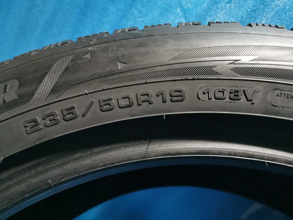 235 50 19 pirelli m+s 4 buc