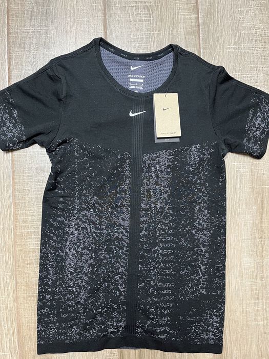 Дамска тениска Nike Dri Fit