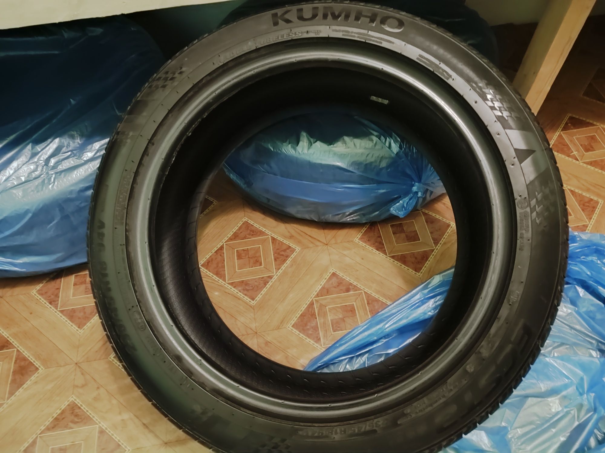 Kumho ECSTA 235/45/18