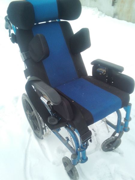 Продаю инвалидную коляску