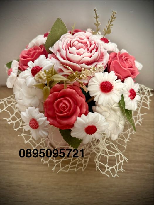 Аранжировка от сапунени цветя