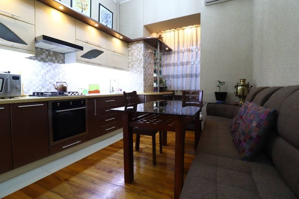 Продается 4х ком квартира, ориентир: Гостиница Россия/м. Ойбек, 90м²