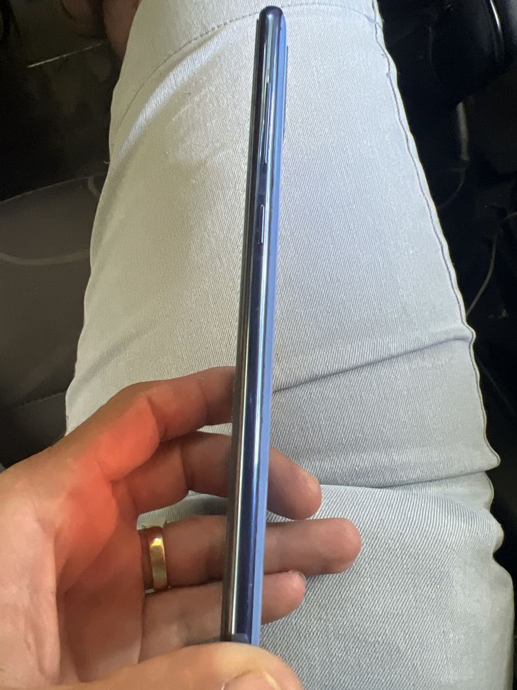 Продам Samsung A70 6/128