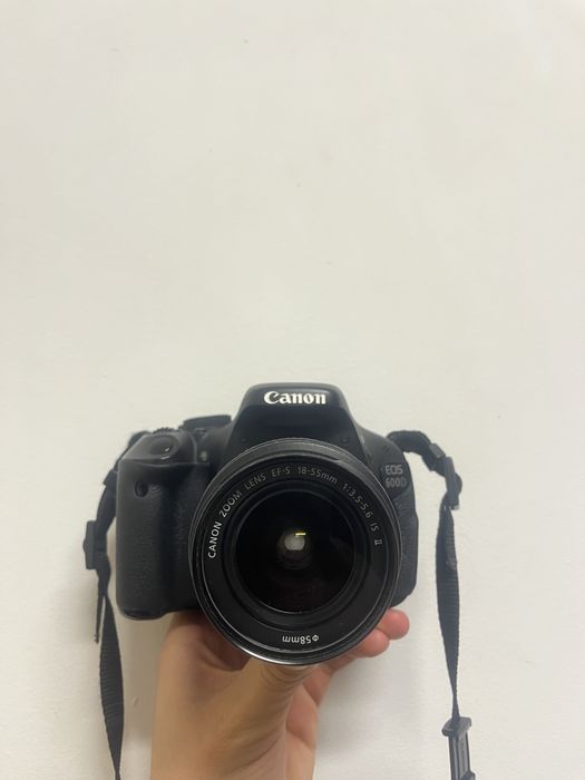 Canon EOS 600D с обектив EFS 18-55mm