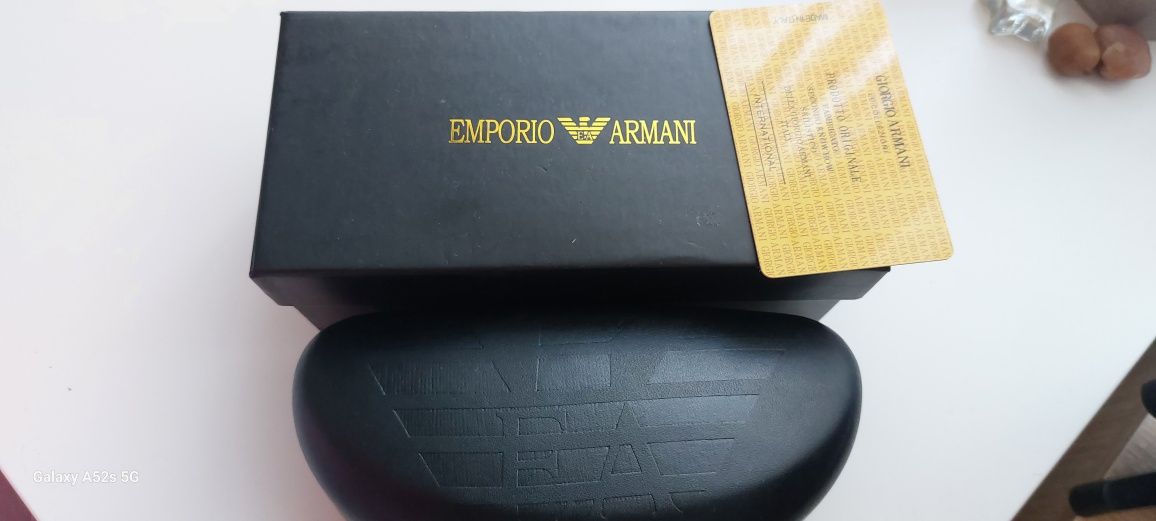 Vand ochelari de soare Emporio Armani