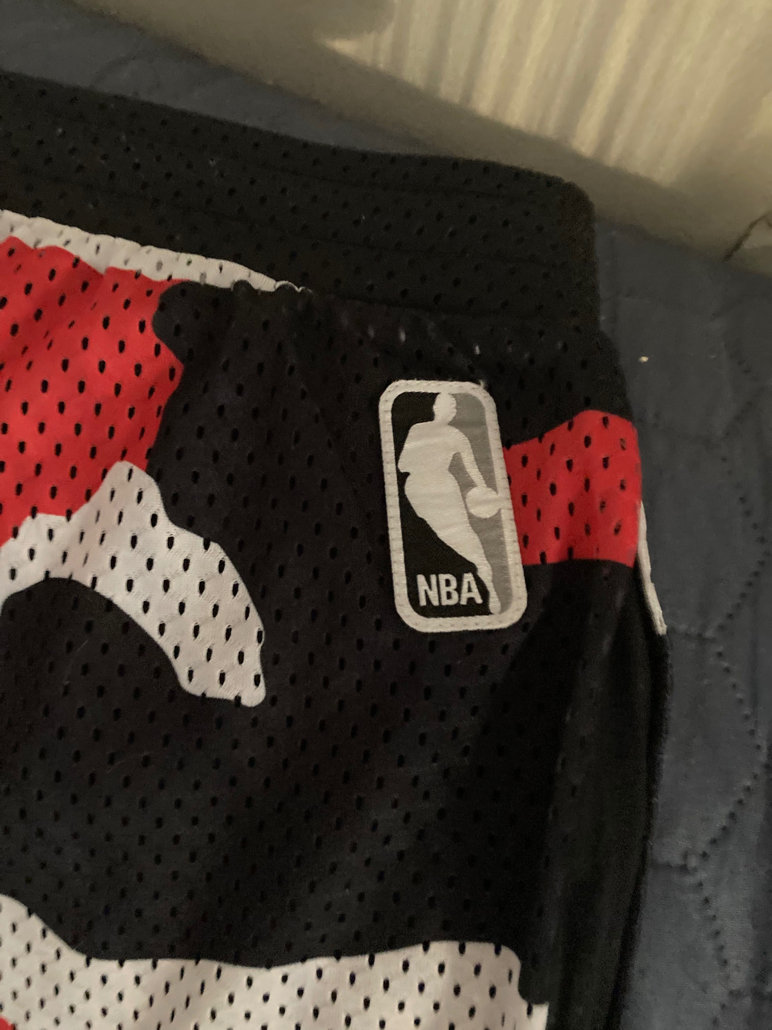 Баскетболни шорти adidas original Chicago Bulls reversable размер L