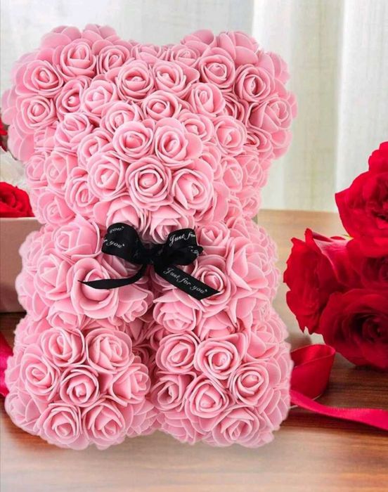 Мече от рози в кутия с панделка Луксозен подарък