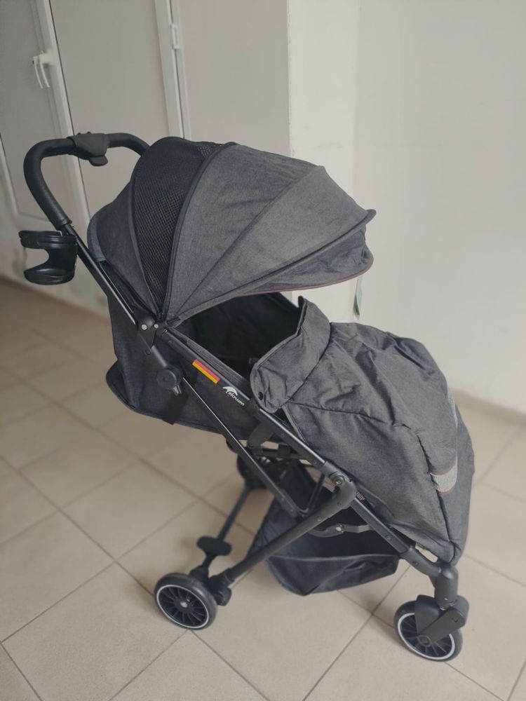 Срочно продам новую коляску