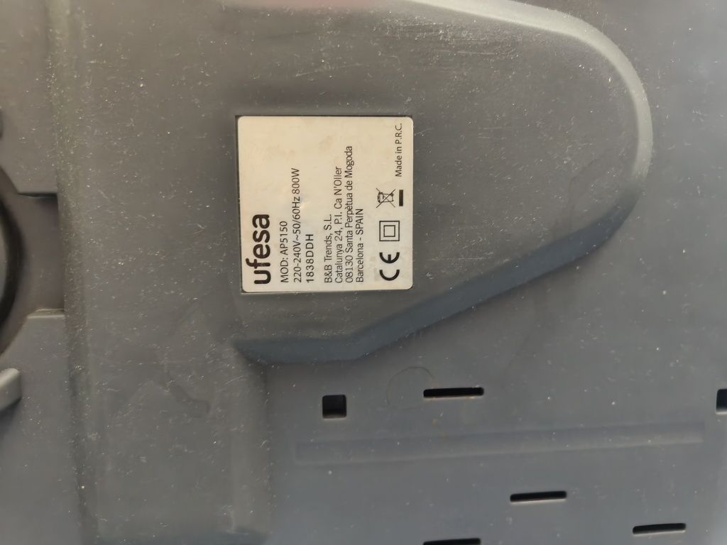Прахосмукачка с воден филтър Ufesa AP5150