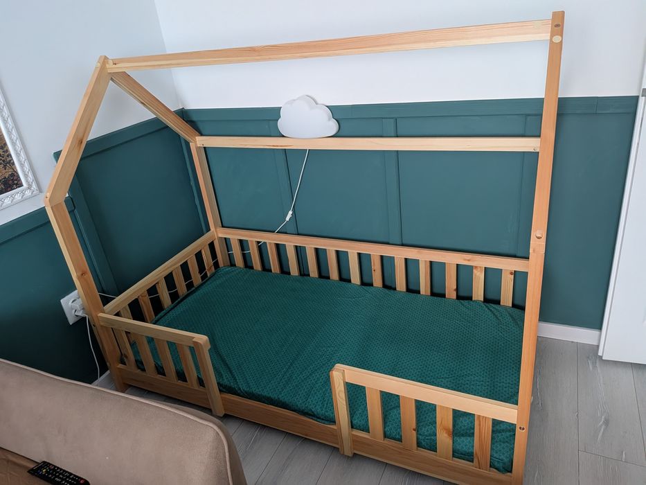 Pat Montessori copii 80x160 cu balustrada si cadru, pin + Saltea spuma