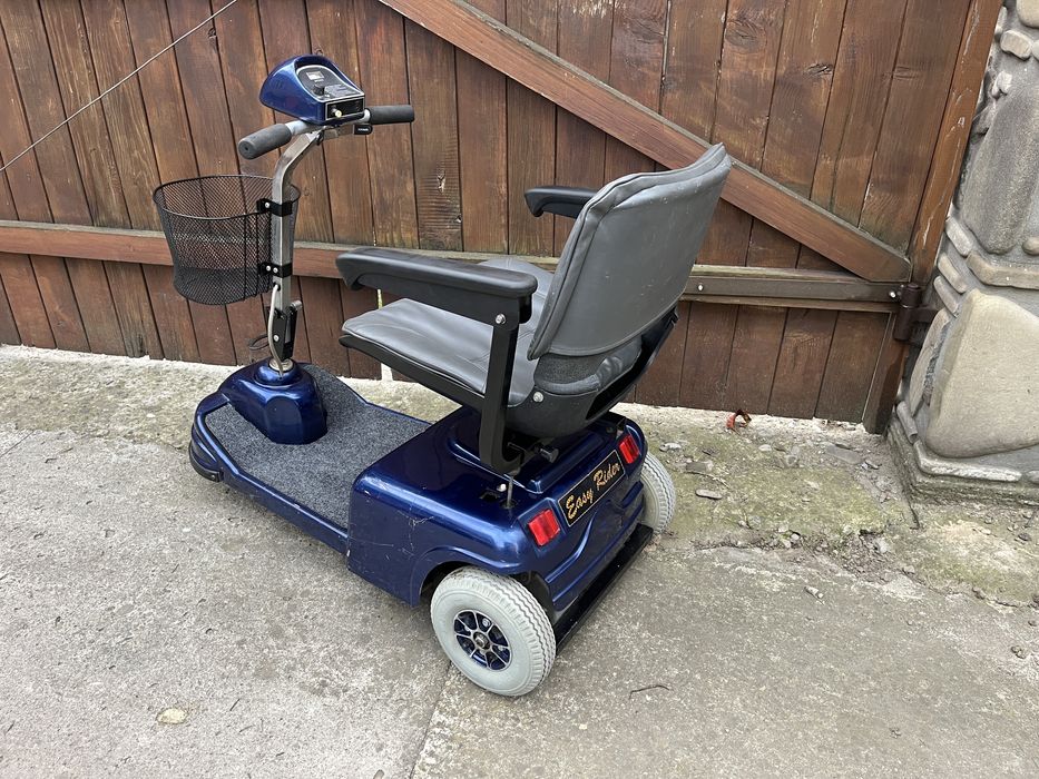 Scuter carut electric pentru persoane handicap batrani BATERII NOI