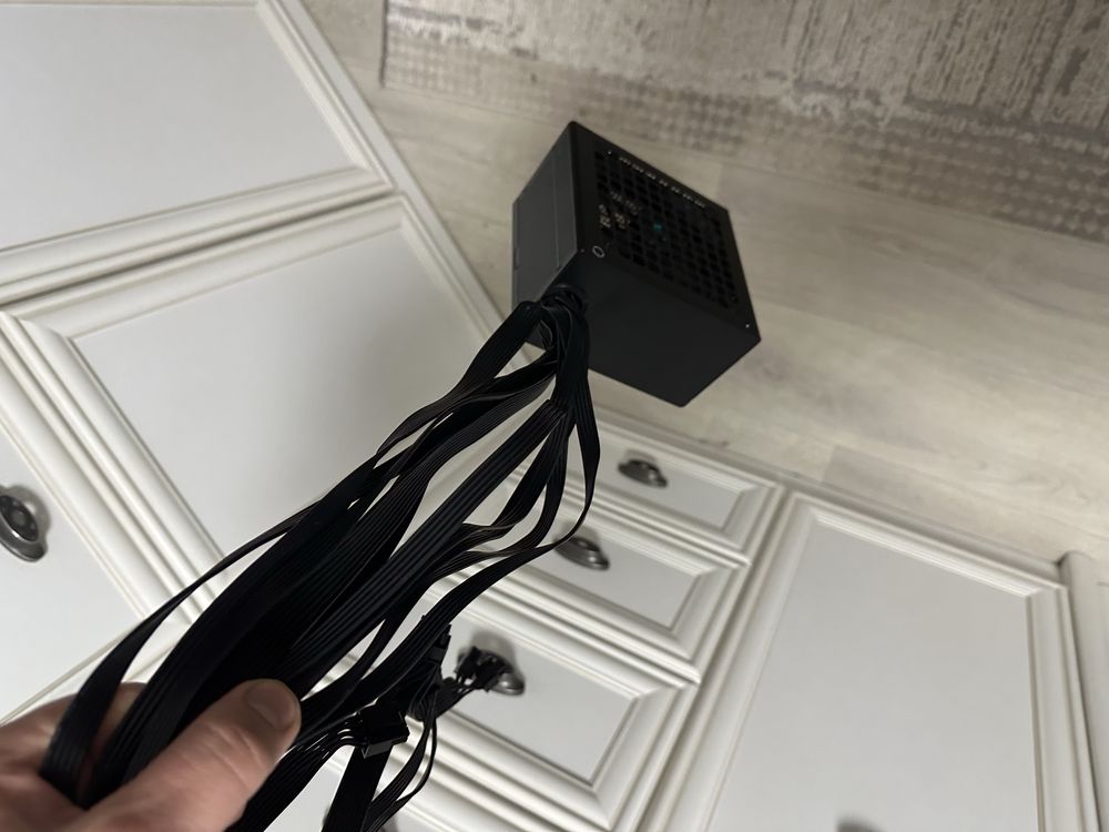 Блок питания Deepcool PF650, новый, шумит!