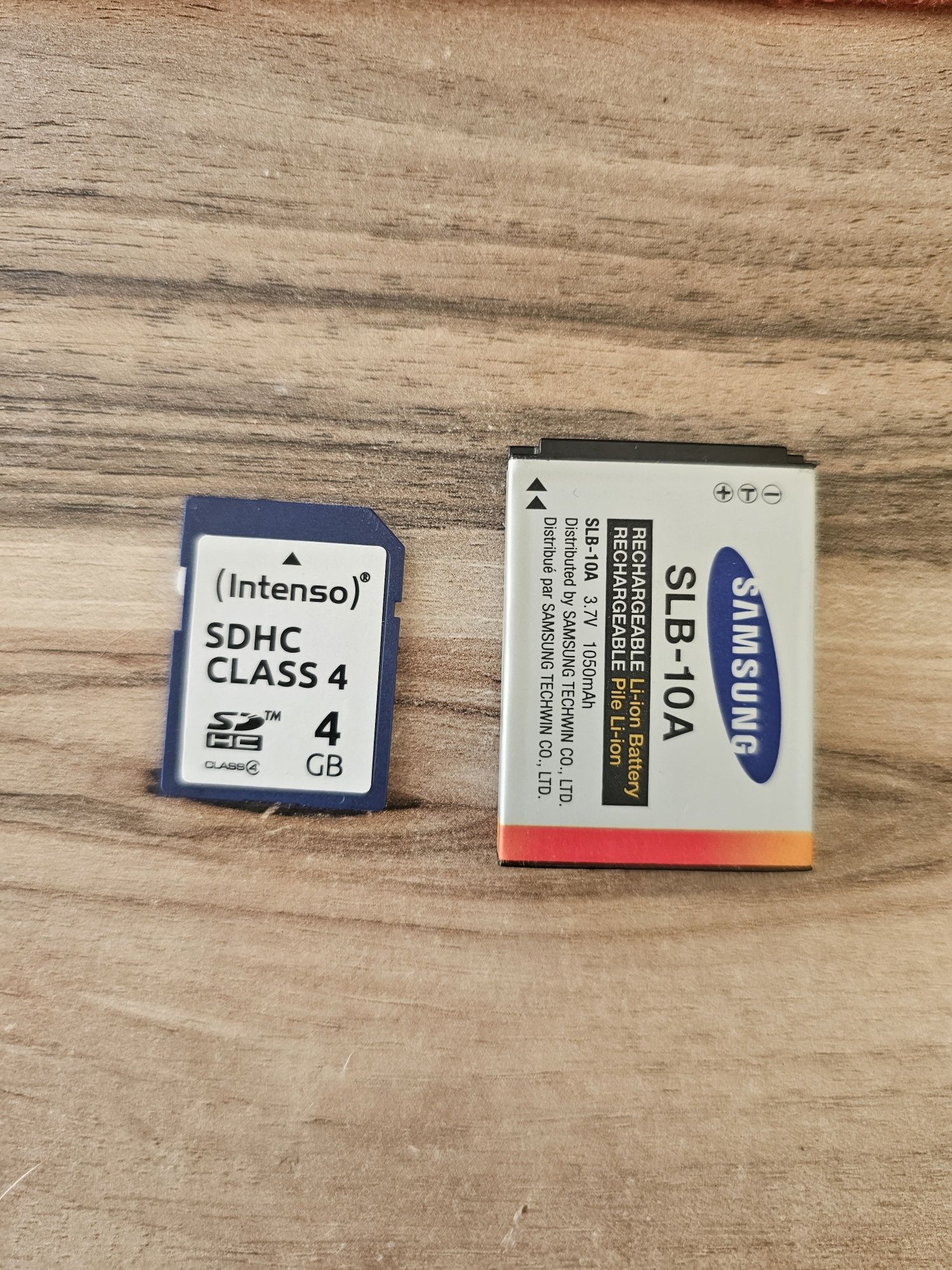Дигитална камерка Samsung M100 - 8.2MP + оригинална батерия + SD карта