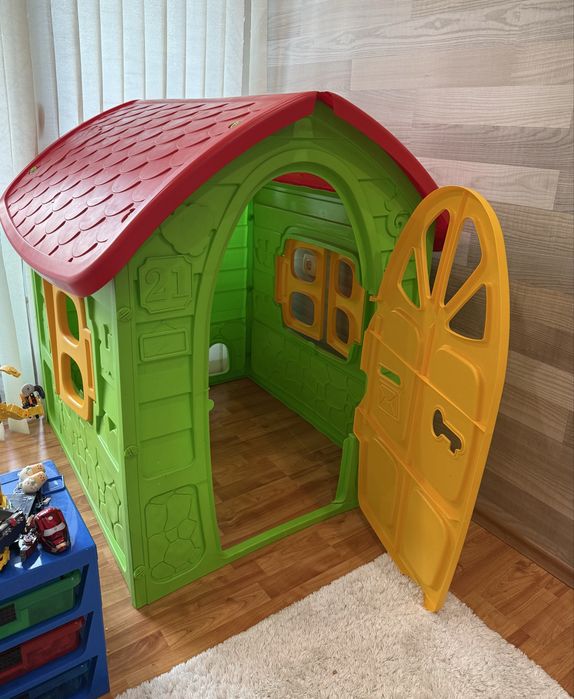 Пластмасова къща за игра