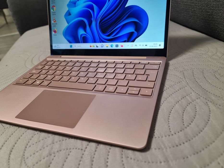 Microsoft Surface Laptop  generatia 10