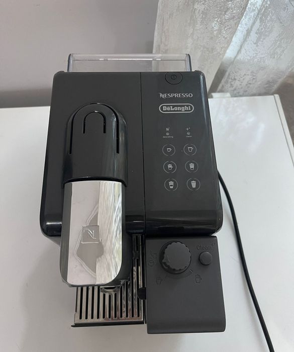 DeLonghi Nespresso капсульная кофе машина