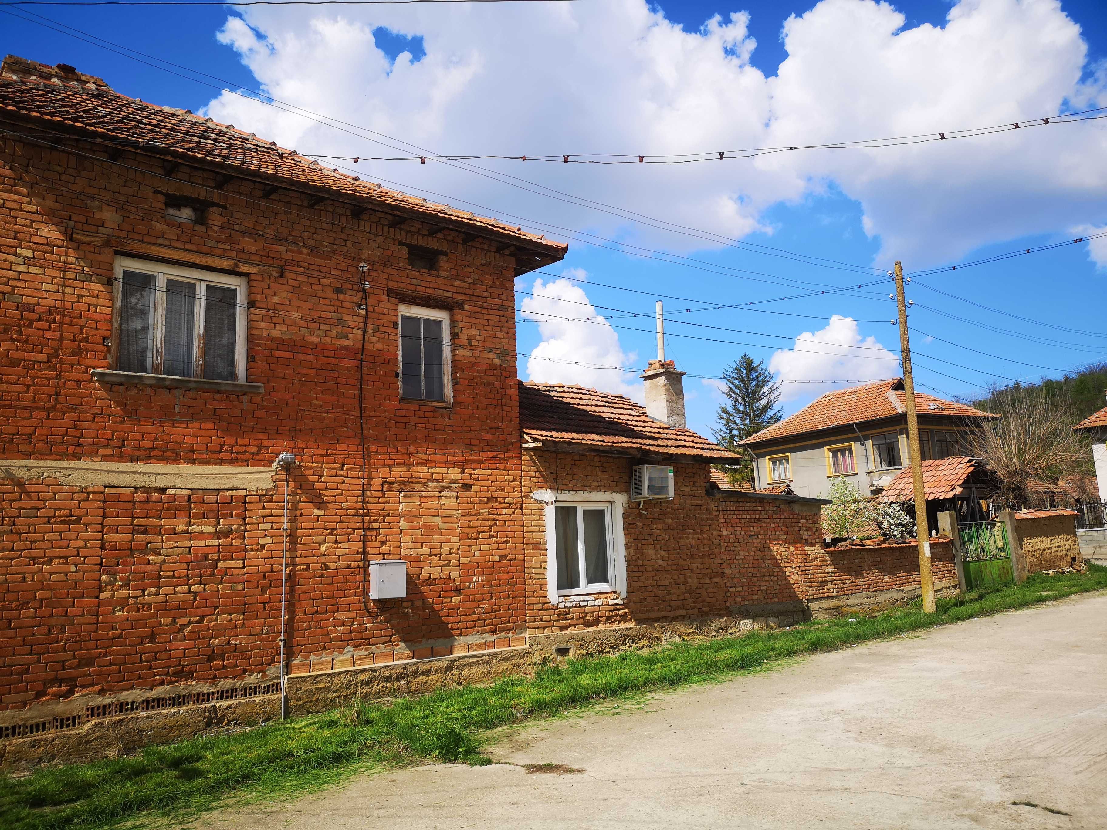 Къща на центъра на село Рибен