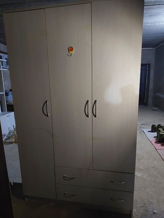 Мебель  вешьлка.