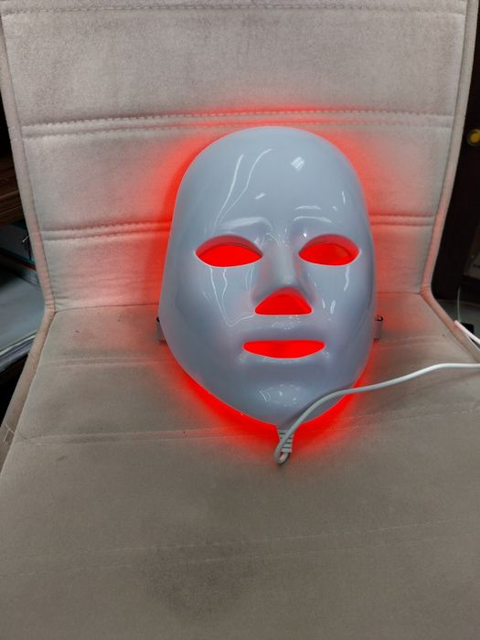 Козметична LED маска за лице.