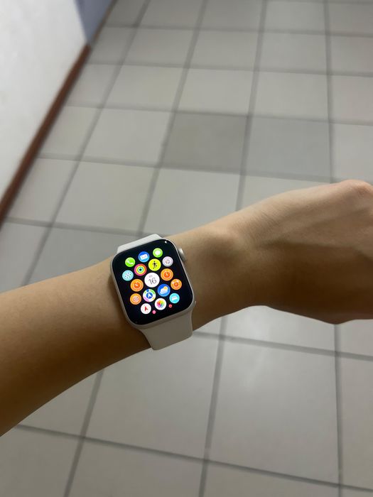 Часы - Apple Watch SE  (Gen 2) 40mm