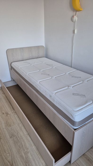 Pat 90*200 cu saltea inclusă