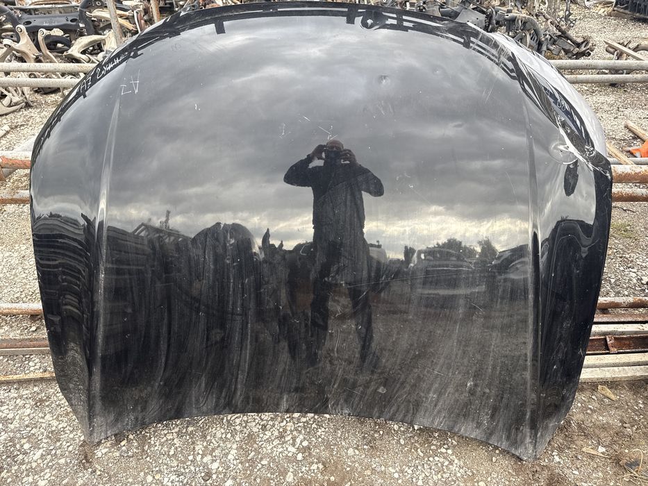 Преден капак за Audi A7 чукнат