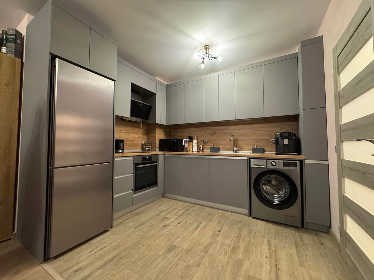 Продава се Двустаен апартамент в Асеновград - 70 кв.м за 1487 €/кв.м - Снимка #3