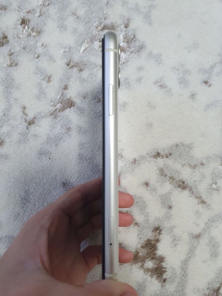 iPhone 11 в отличном состоянии