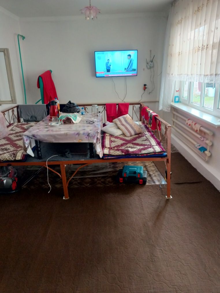 Готовый дом продаётся без ремонта.