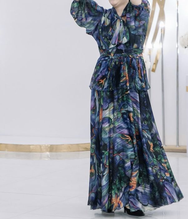 Продам вечернее платье из итальнского шелка