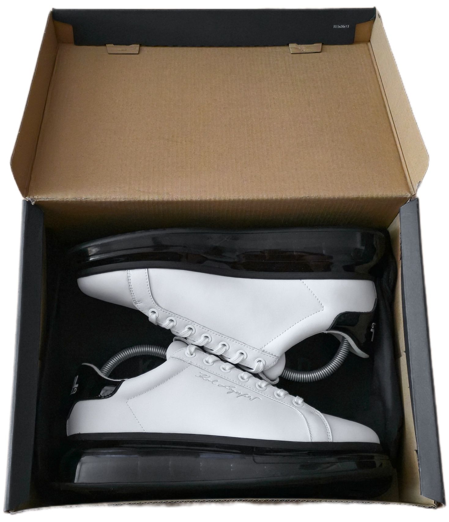Adidași Karl Lagerfeld ediție limitata