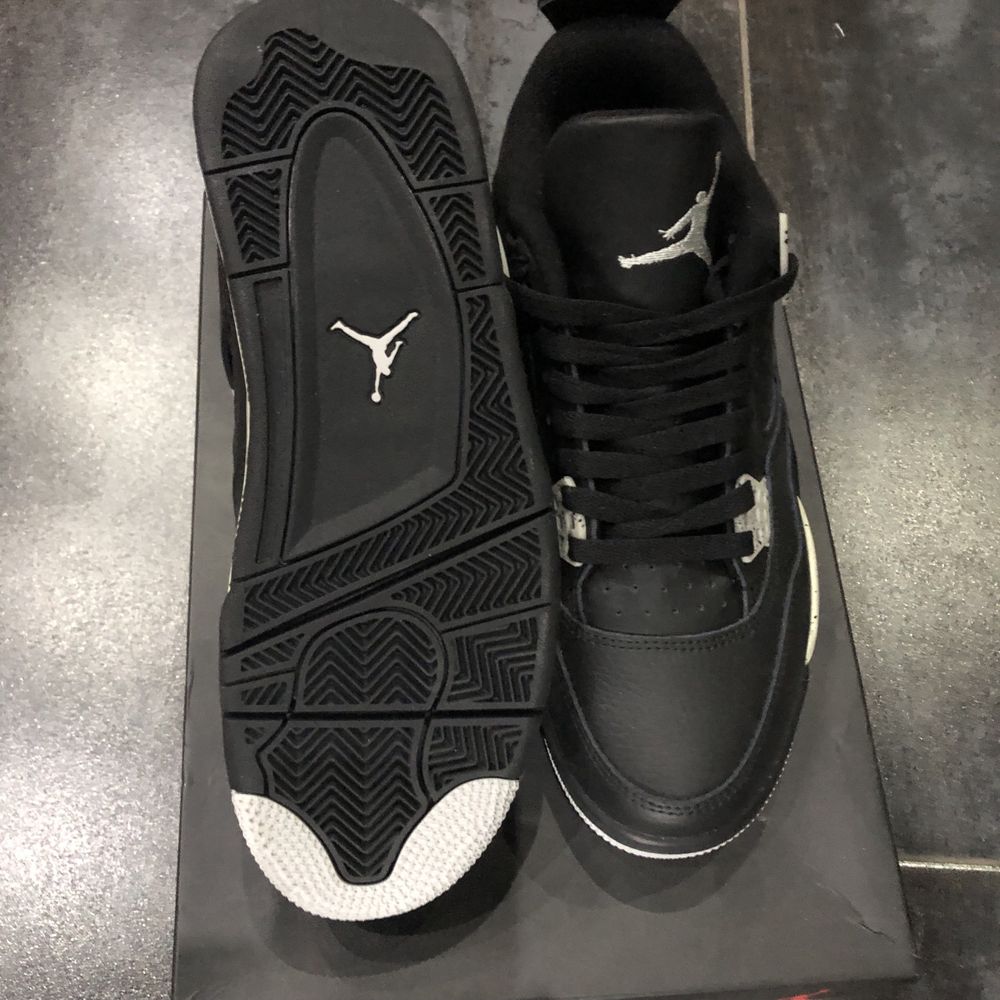 Air Jordan 4 Retro Black Oreo - 41