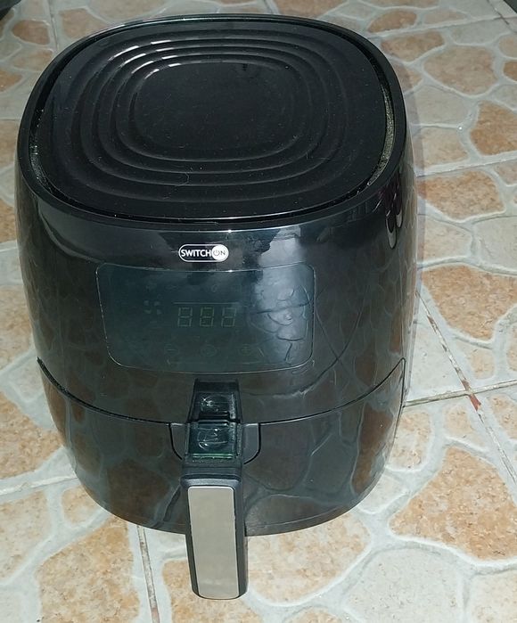 Air  fryer în stare perfectă