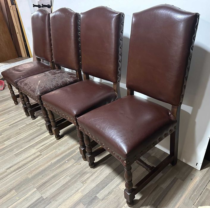 Set 3 Scaune cu cadru din lemn masiv si spatar inalt; Scaun tapitat