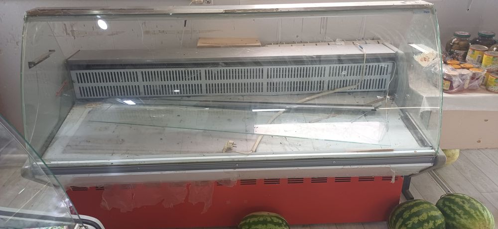 Продам ветринный холодильник