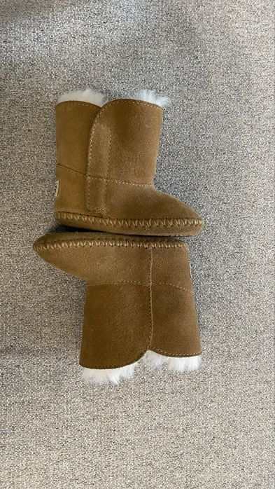 Бебешки апрески UGG